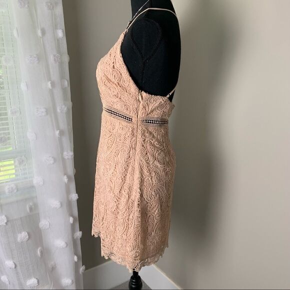 The Jetset Diaries Hyacinth blossom pink lace minidress size medium - Picture 8 of 15